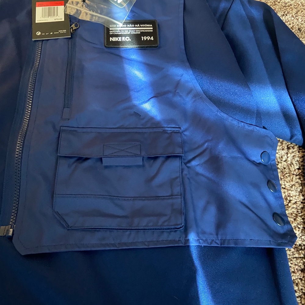 Nike - Picture 4 of 4